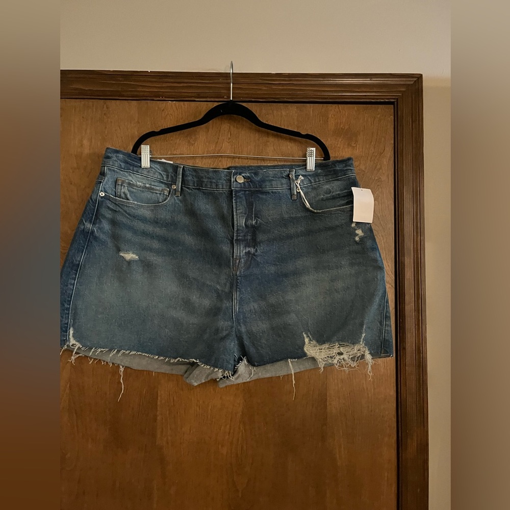 Good American jean shorts, NWT, size 16.